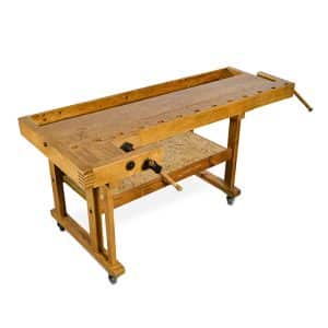 שולחן נגרים על גלגלים